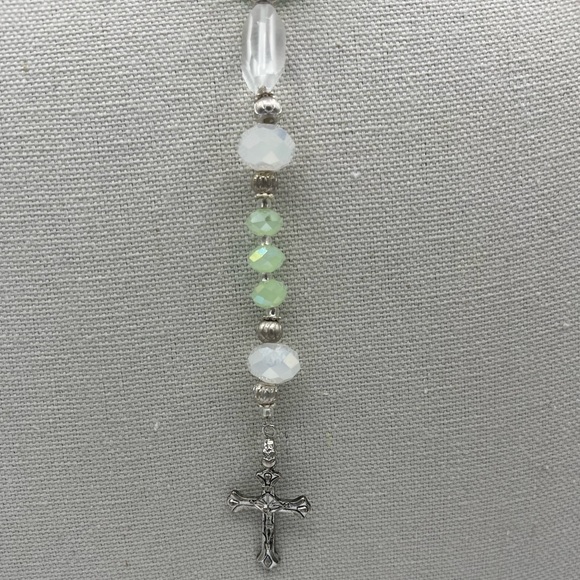 Lime green beaded rosary - Picture 3 of 4